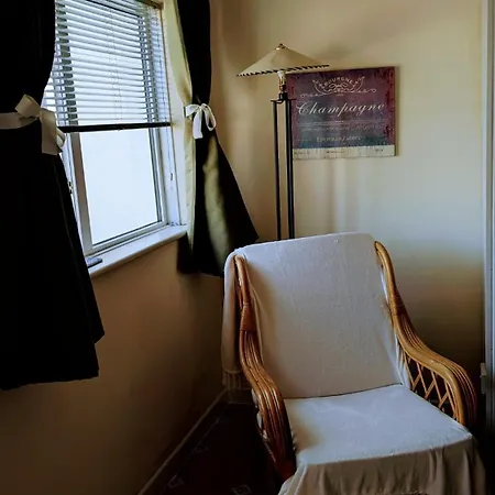 Crescent Mall Apartment *